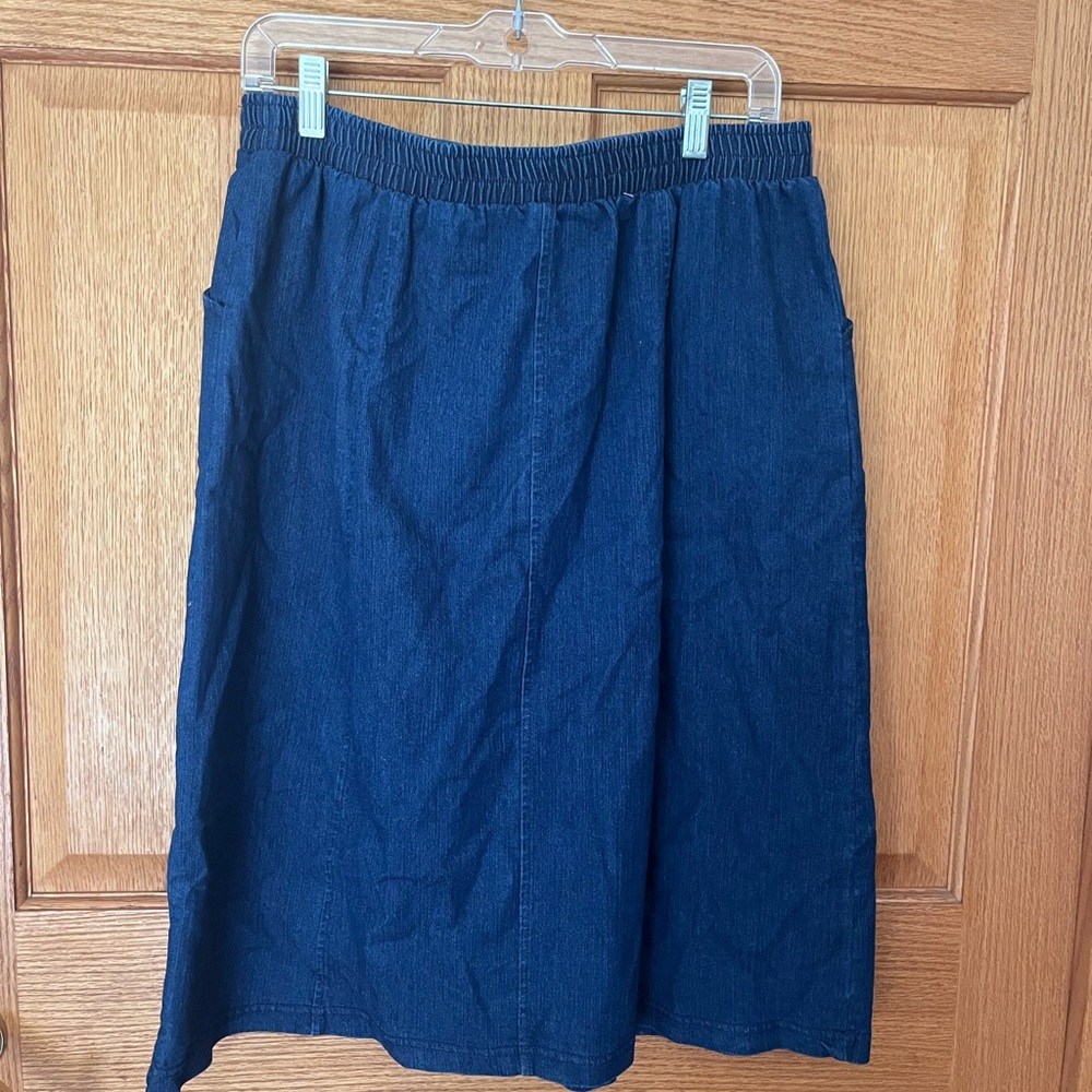 Denim full button front, pockets, lightweight denim skirt - Picture 3 of 4